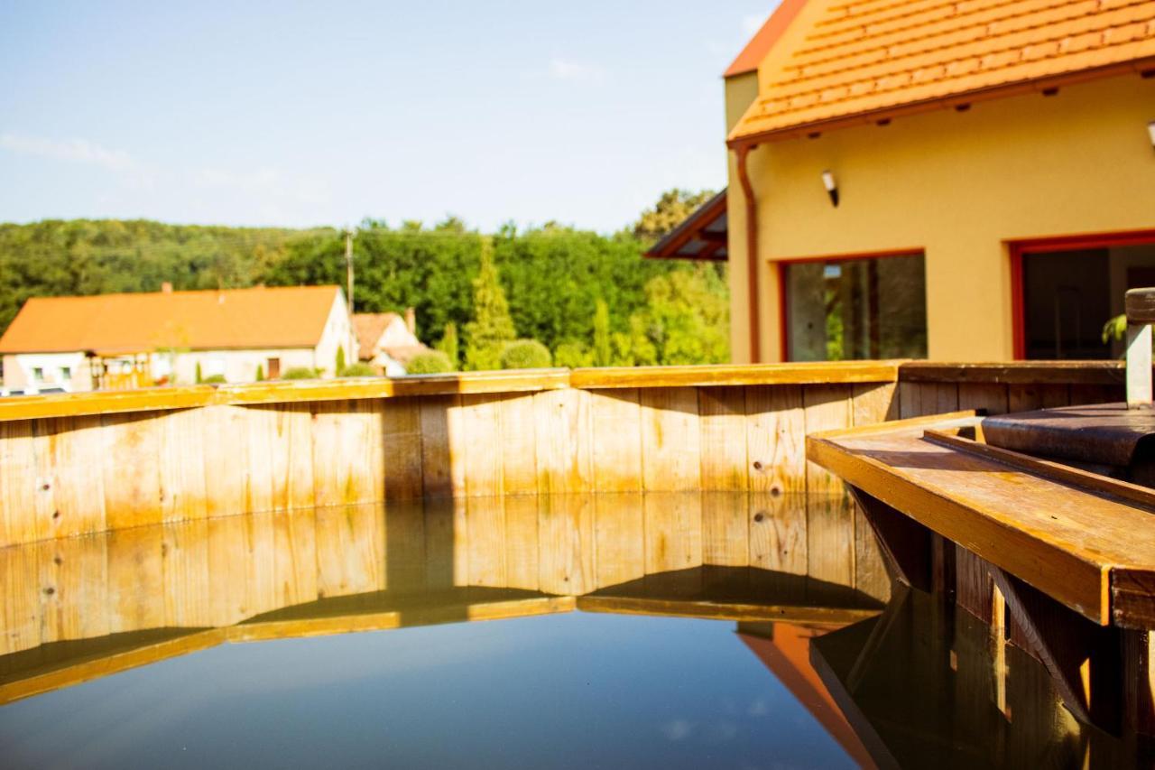 Vendvideki Pihenohazak Apartment Felsoszolnok ภายนอก รูปภาพ